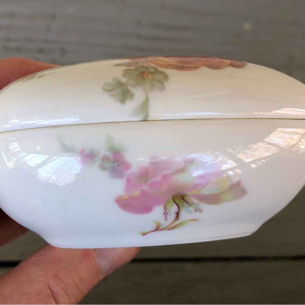 LIMOGES floral heart shaped TRINKET BOX - Picture 6 of 6